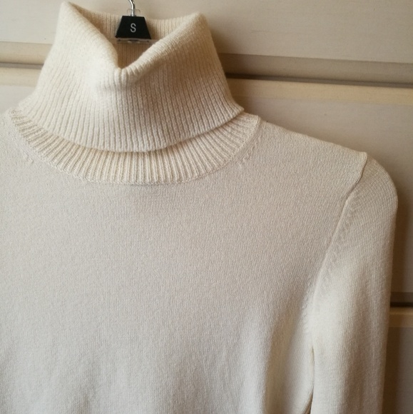 *SOLD*Banana Republic sweater - Picture 2 of 4